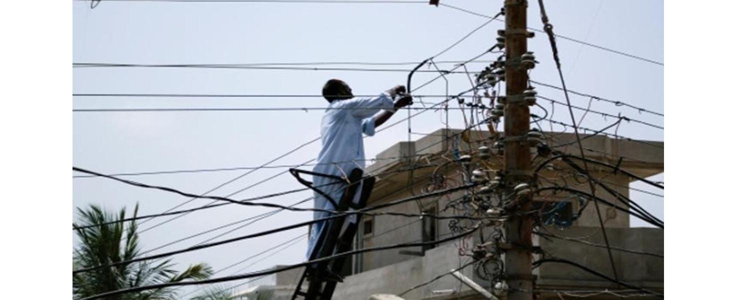 विद्युत लाइन काटी २ करोड ५ लाख राजस्व संकलन